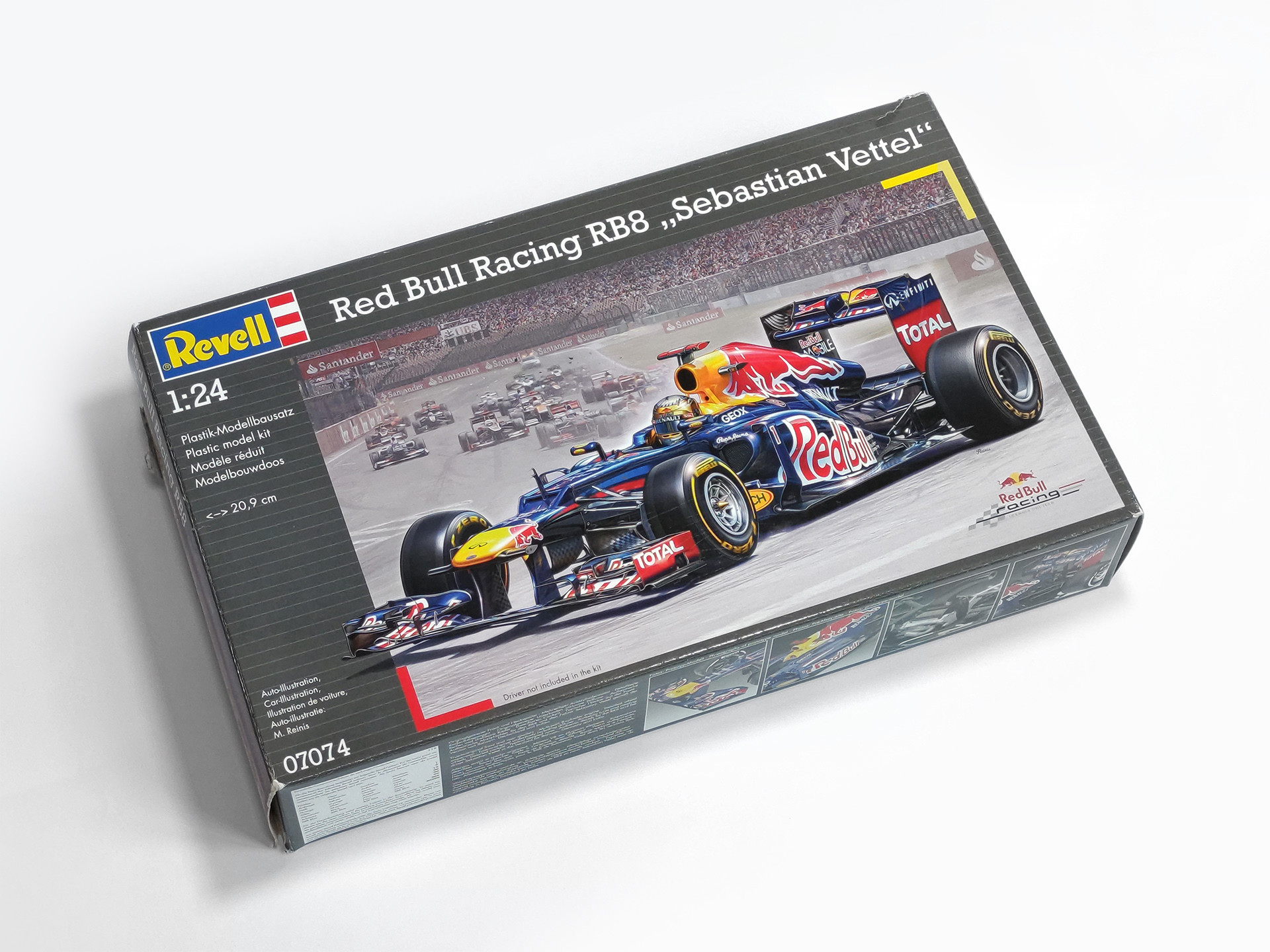 Red Bull Racing RB8 (Sebastian Vettel) | Revell 1:24