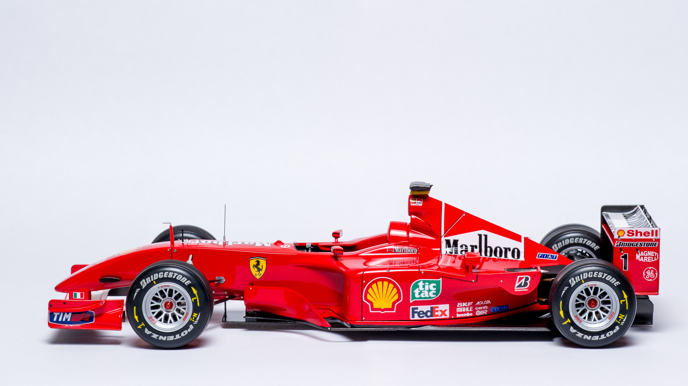 自動車 TAMIYA FERRARI F2001 1/20 Amazon.com: Ferrari F2001 Formula 1 1/20 Tamiya : Arts